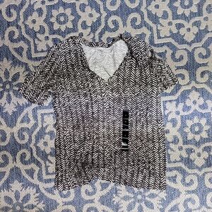 Banana Republic Malibu Tee - Medium - NWT